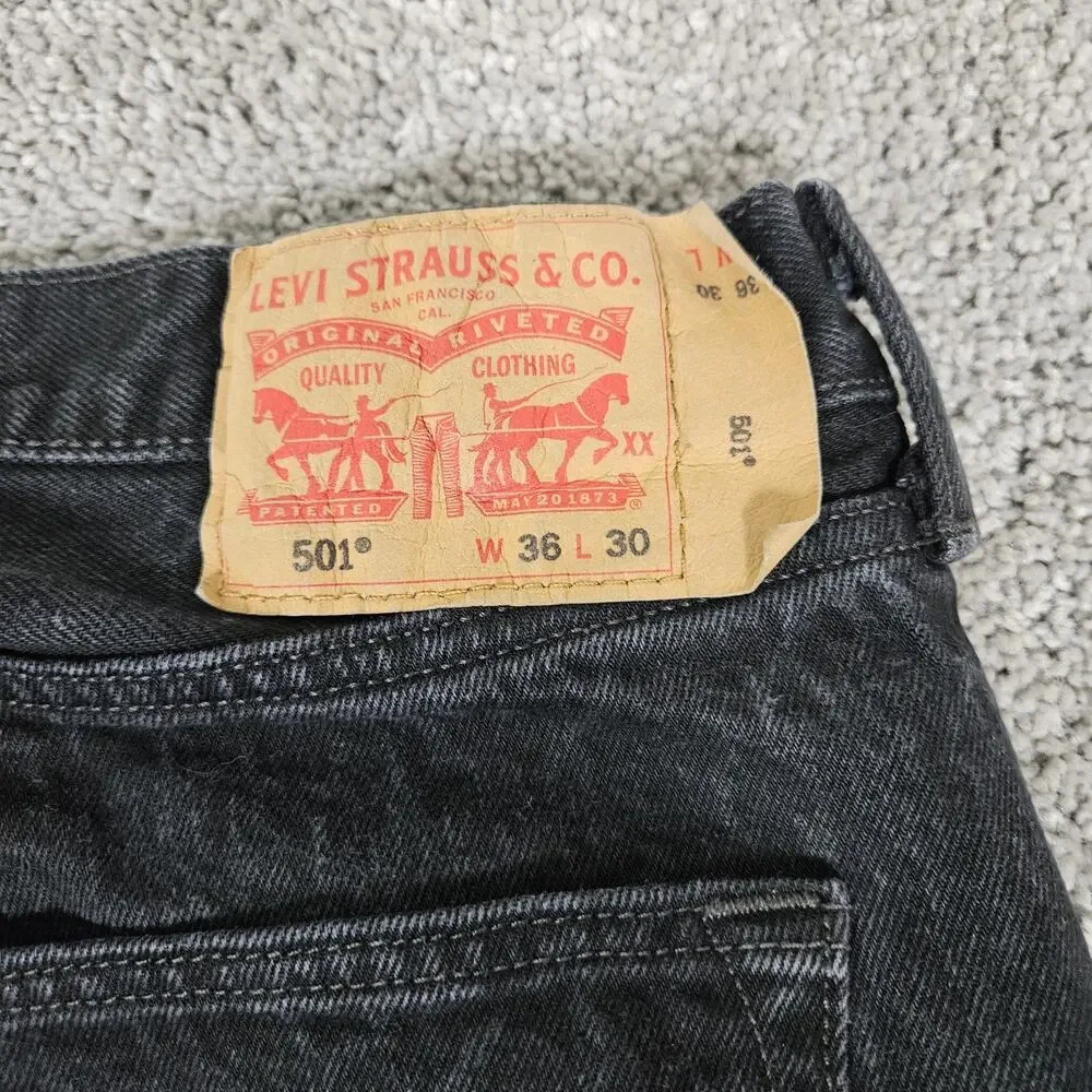 Levis 501 Jeans Mens 32X28 (Tag 36X30) Black Straight Fit Button Fly Iconic